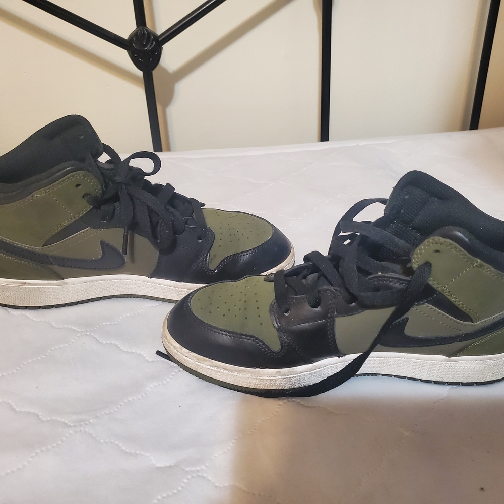 Nike Women's Sneakers in Black and Olive - Picture 2 of 4